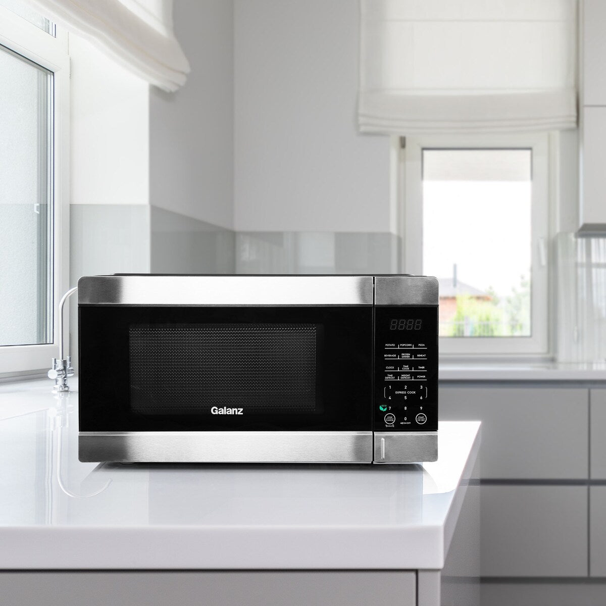 Forno a microonde da banco da 0,9 piedi cubi e 900 W, colore nero, con cottura One Touch Express