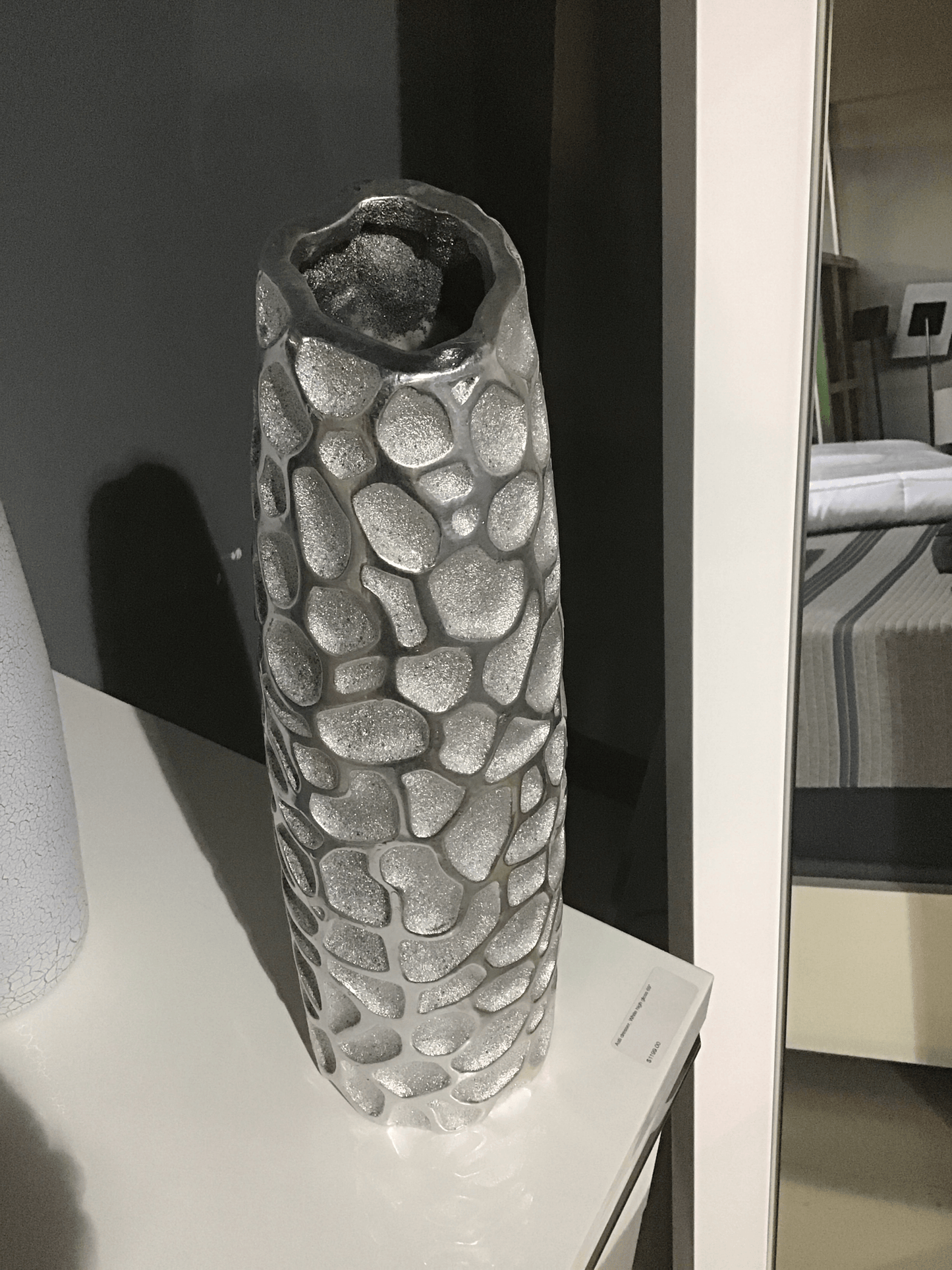 Vaso in argento in pietra di fiume