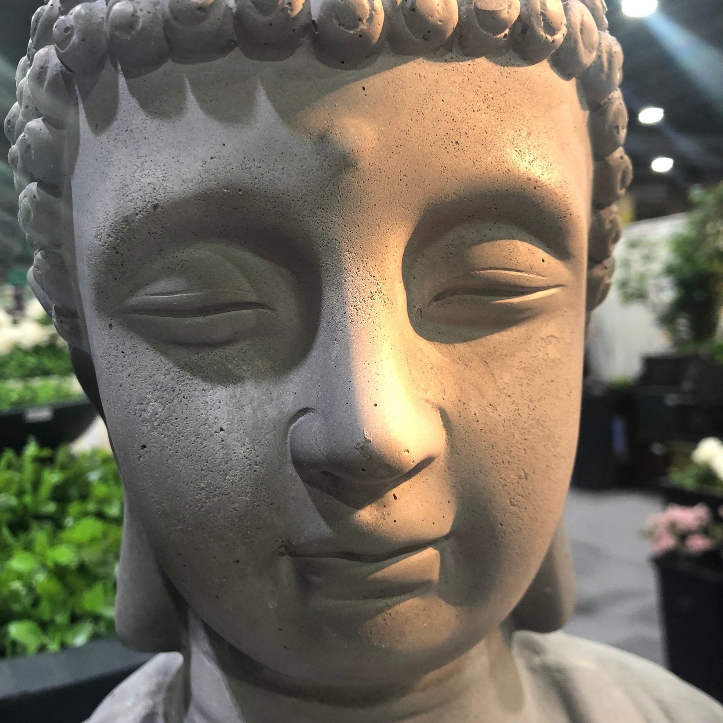 Statua del Buddha in meditazione in cemento leggero da 25,6 pollici