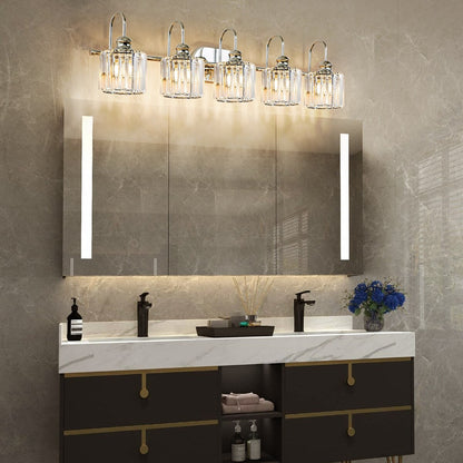 Lampada da bagno lineare Glam a 5 luci dimmerabile in cristallo con paralume cilindrico in cristallo