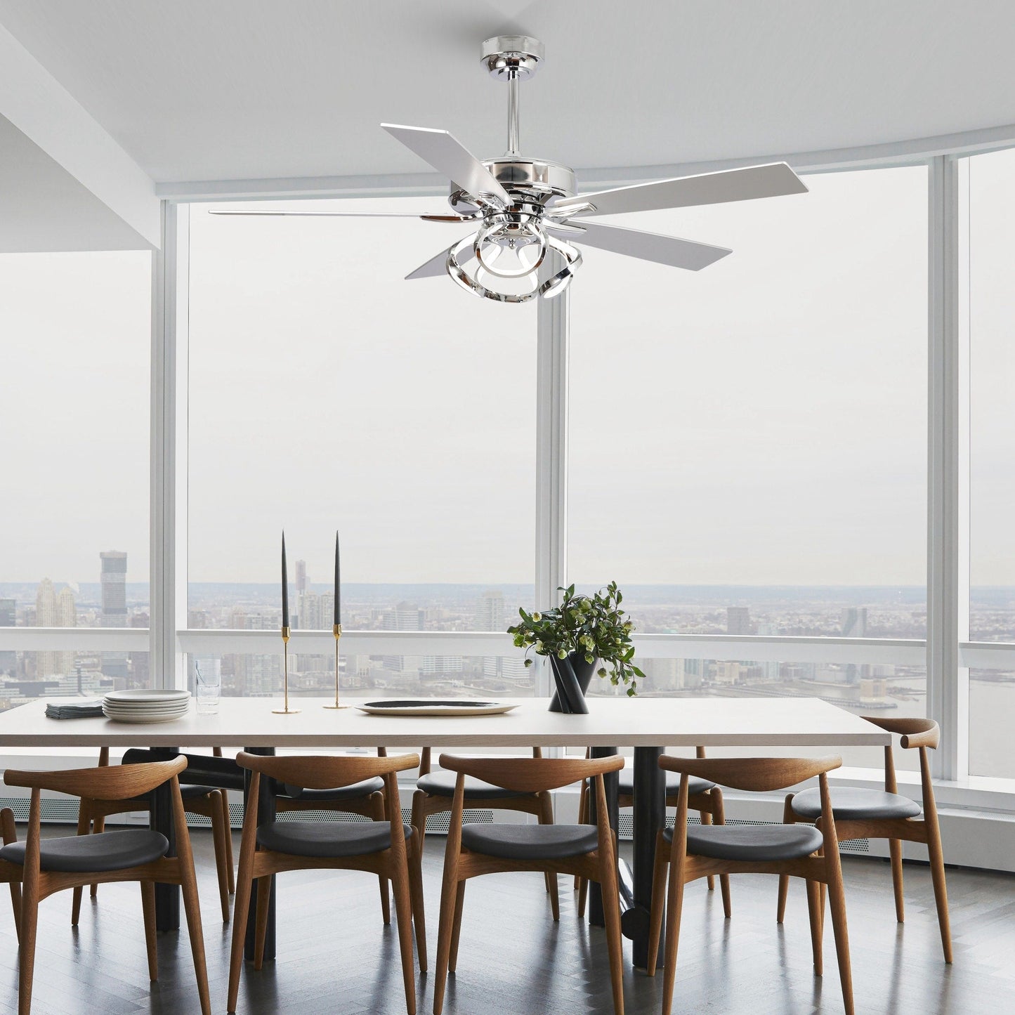 Ventilatore da soffitto moderno a LED dimmerabile da interno cromato/nero da 52 pollici con luce e telecomando