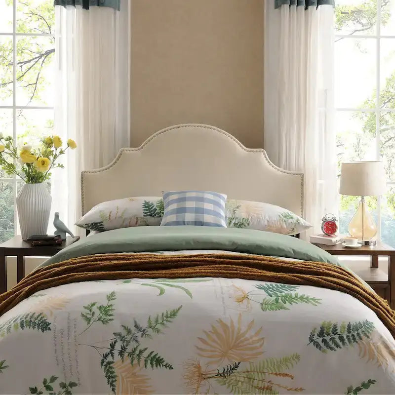 Testiera regolabile in tessuto con borchie Bianca per letto matrimoniale/queen size di Christopher Knight Home