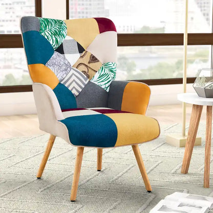 Poltrona moderna imbottita in lino con gambe in legno