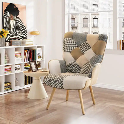 Poltrona moderna imbottita in lino con gambe in legno