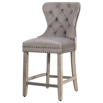 Sgabello da bar Carter 24 Wingback con borchie trapuntate e gambe grigio antico