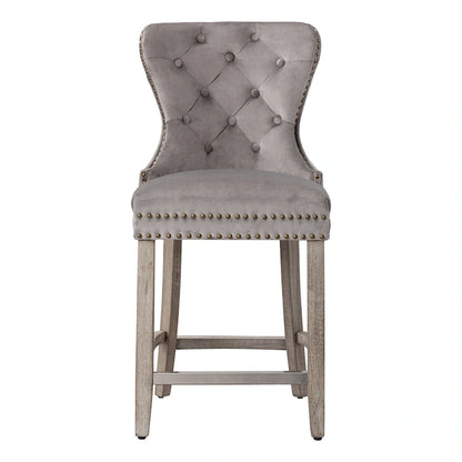 Sgabello da bar Carter 24 Wingback con borchie trapuntate e gambe grigio antico
