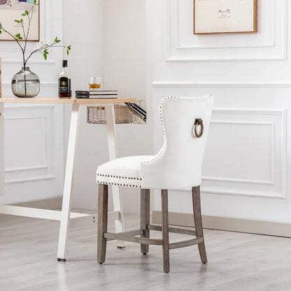 Sgabello da bar Carter 24 Wingback con borchie trapuntate e gambe grigio antico