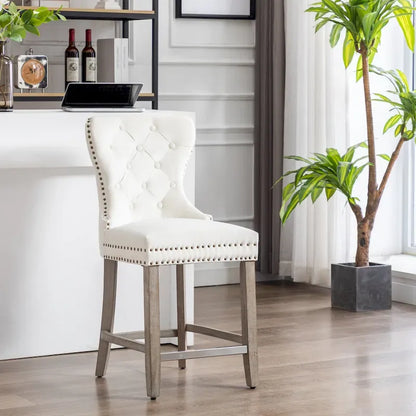 Sgabello da bar Carter 24 Wingback con borchie trapuntate e gambe grigio antico