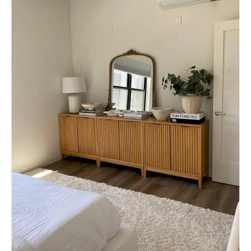 Credenza moderna Jasper, mobiletto da cucina con ante scanalate