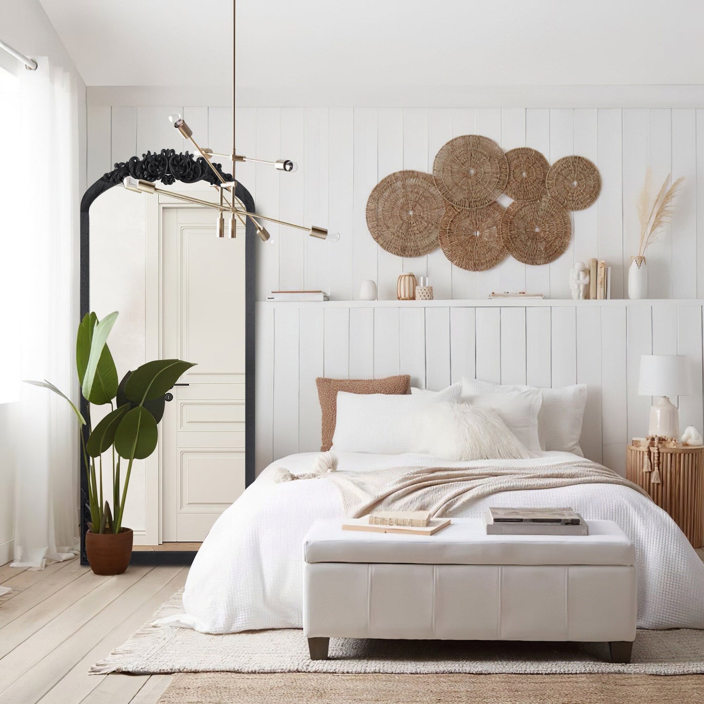 Specchio da pavimento intagliato in legno massello a tutta lunghezza ad arco