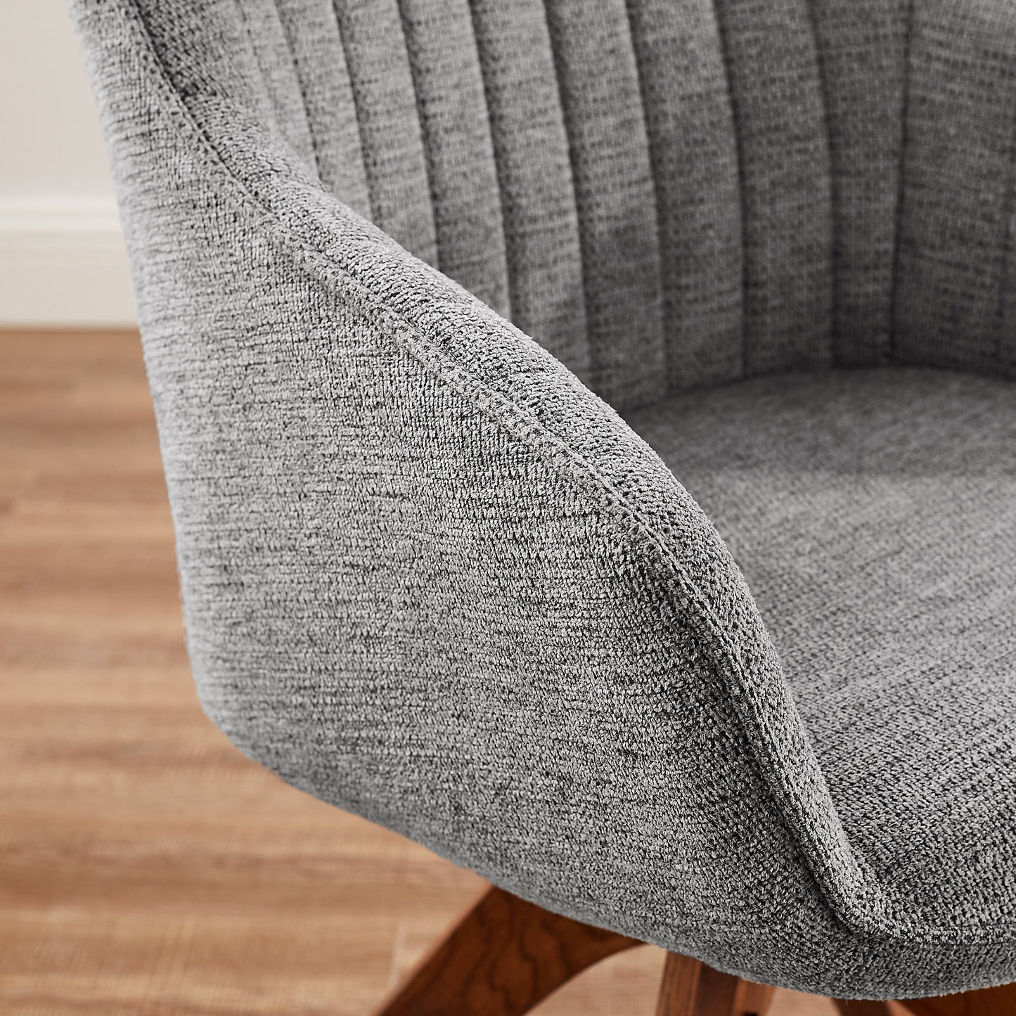 Poltrona girevole moderna Art Leon per ufficio domestico con gambe in legno