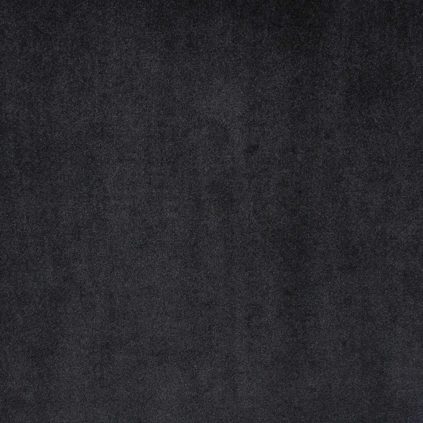 Divano a due posti con schienale alto e bottoni trapuntati in velluto nero