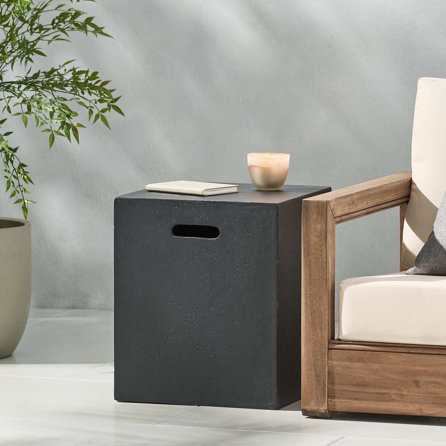 Christopher Knight Home - Tavolino laterale porta-cisterna in cemento leggero per esterni Aidan