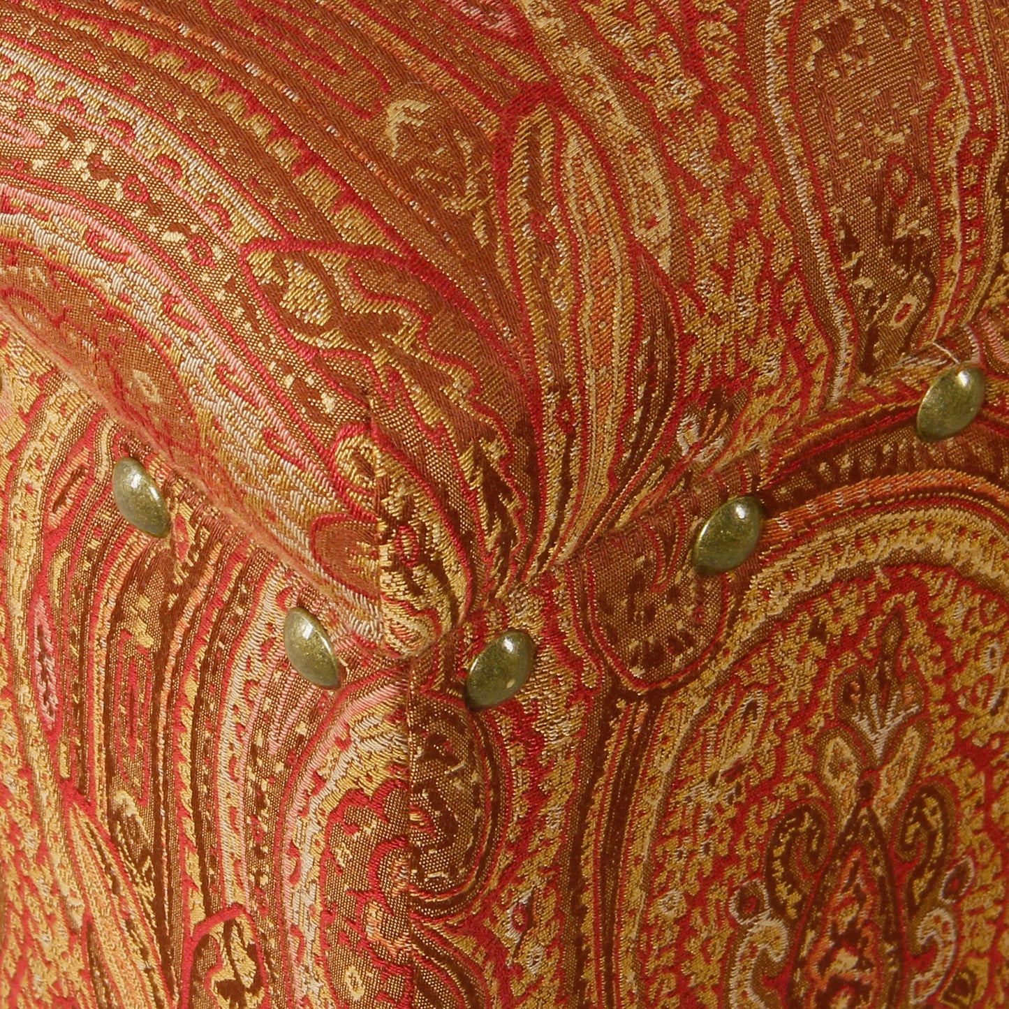 Panca contenitore imbottita Copper Grove Muscari con finiture a borchie