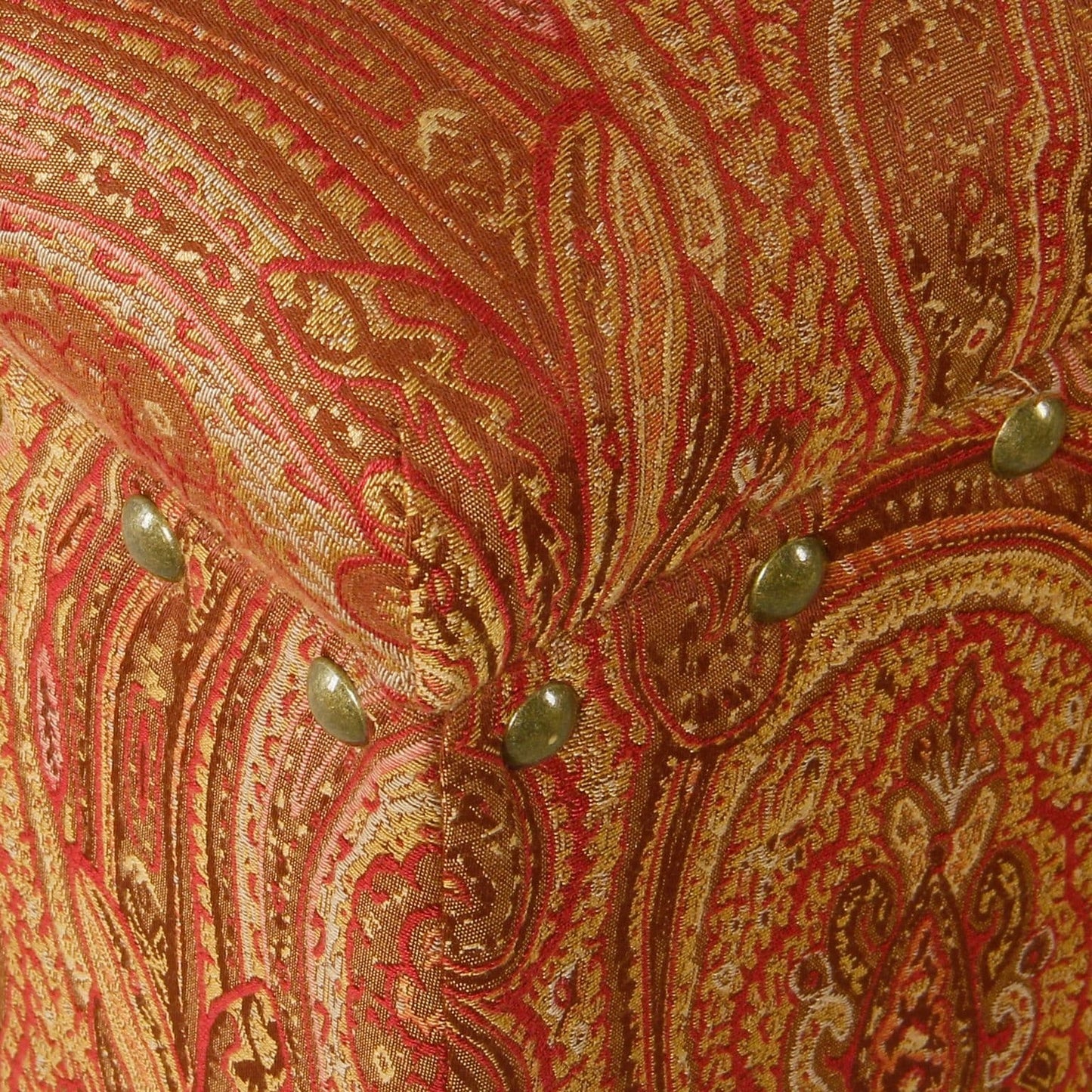 Panca contenitore imbottita Copper Grove Muscari con finiture a borchie