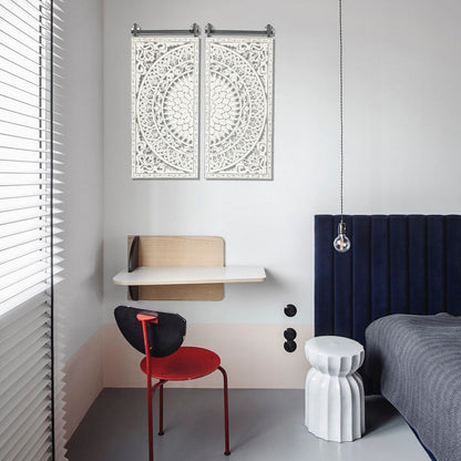 Decorazione murale in legno bianco avorio anticato con fiori e dettagli neri (set da 2)