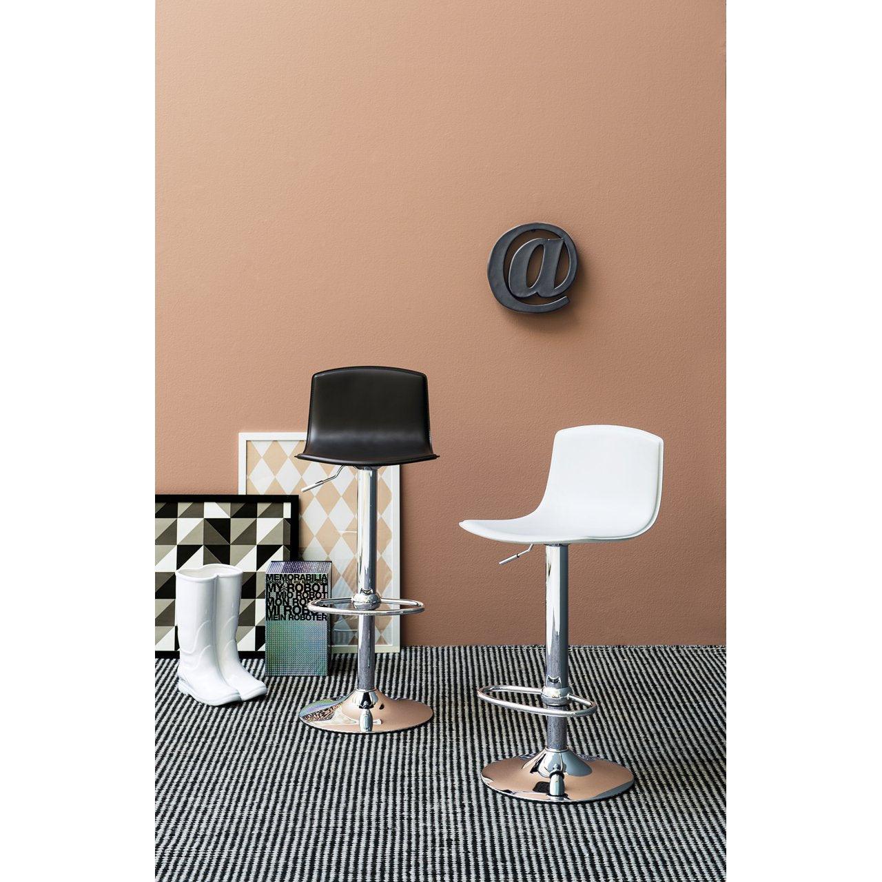 Sgabello da bar a forma di uovo