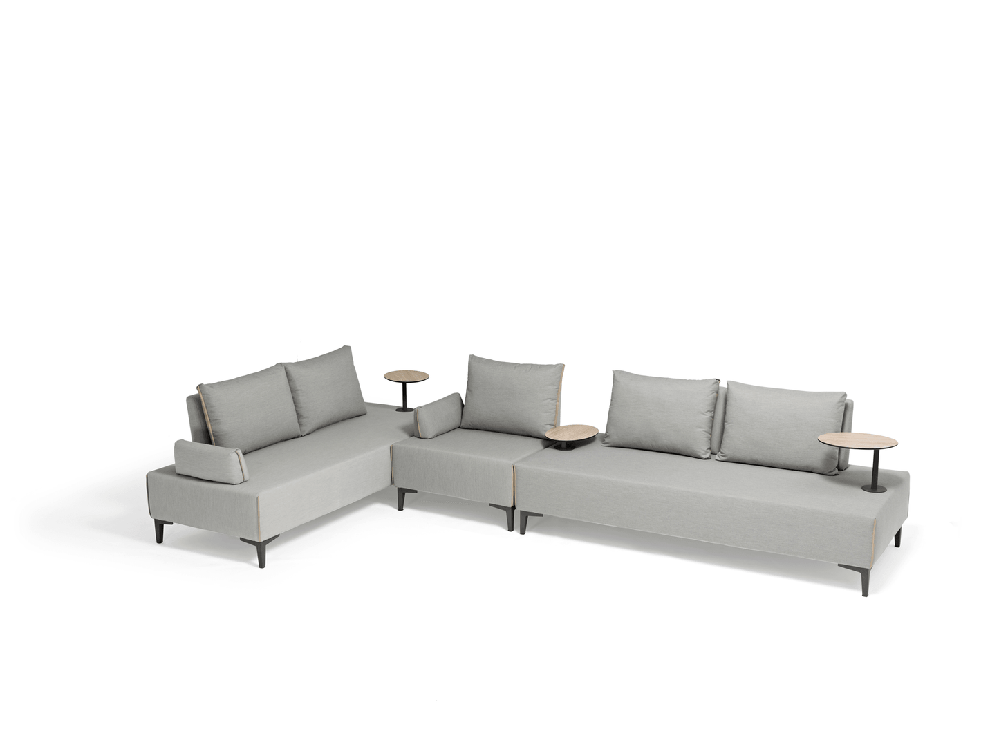 Sedia bassa Helvius con tavolo