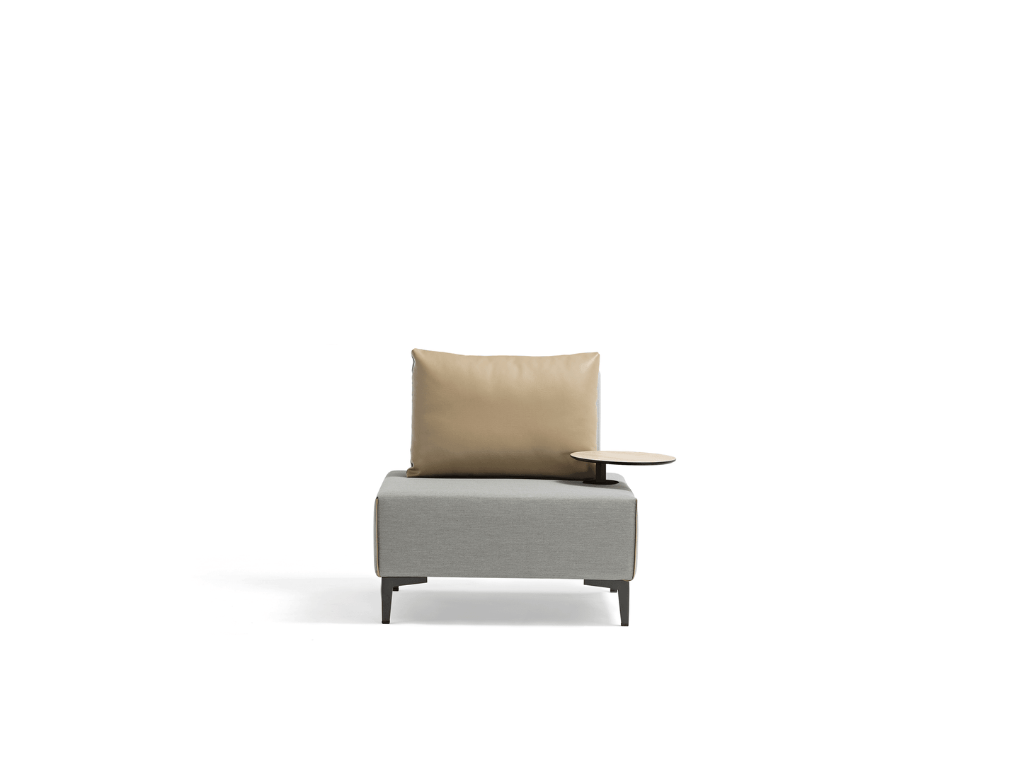 Sedia bassa Helvius con tavolo