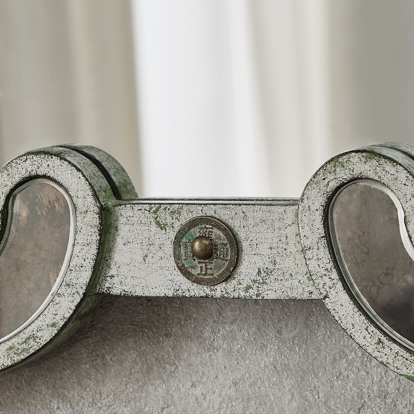 Specchio da parete Fantina con pannelli in argento antico di iNSPIRE Q Classic