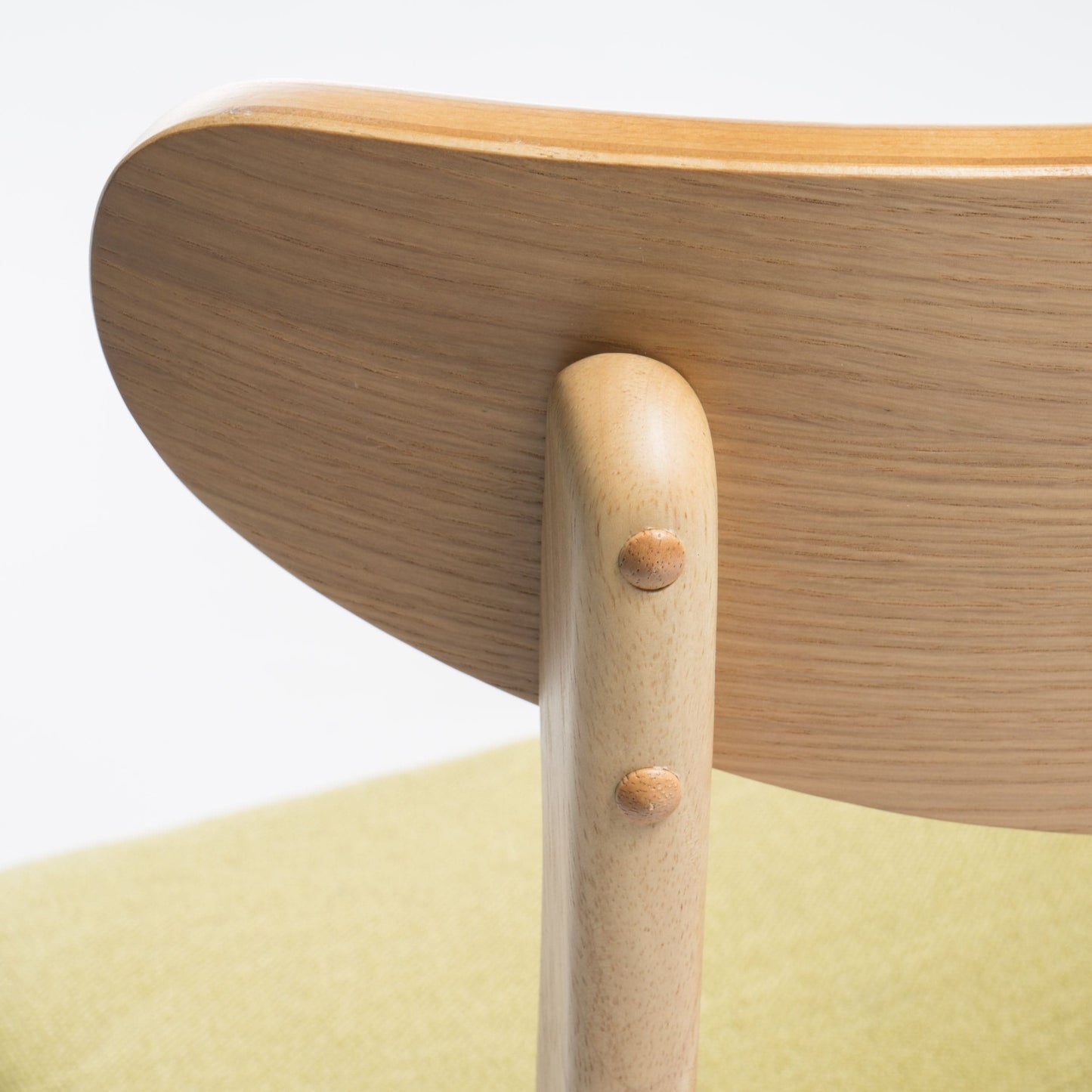 Sedia da pranzo Abrielle in legno di caucciù imbottita in stile moderno di metà secolo (set di 2) di Christopher Knight Home