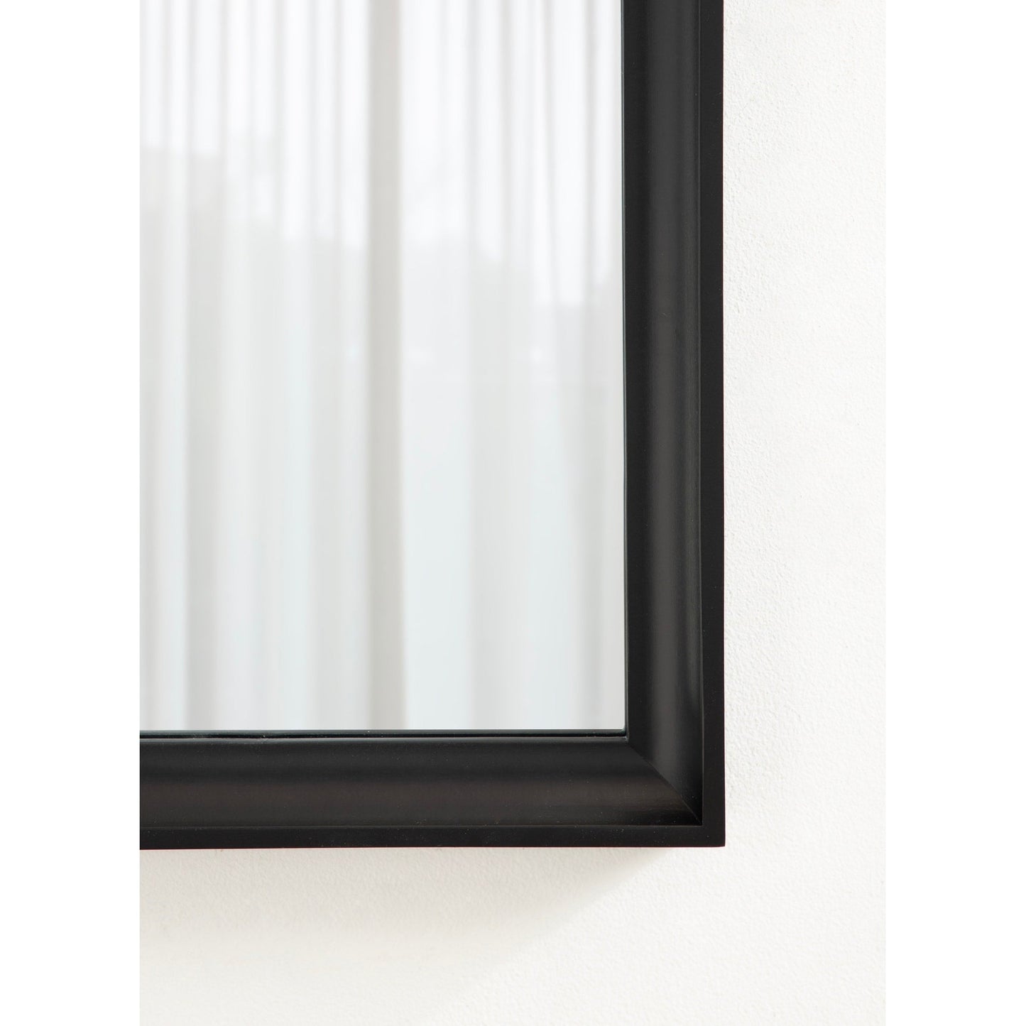 Specchio da parete in legno ad arco di Kate e Laurel Hatherleigh