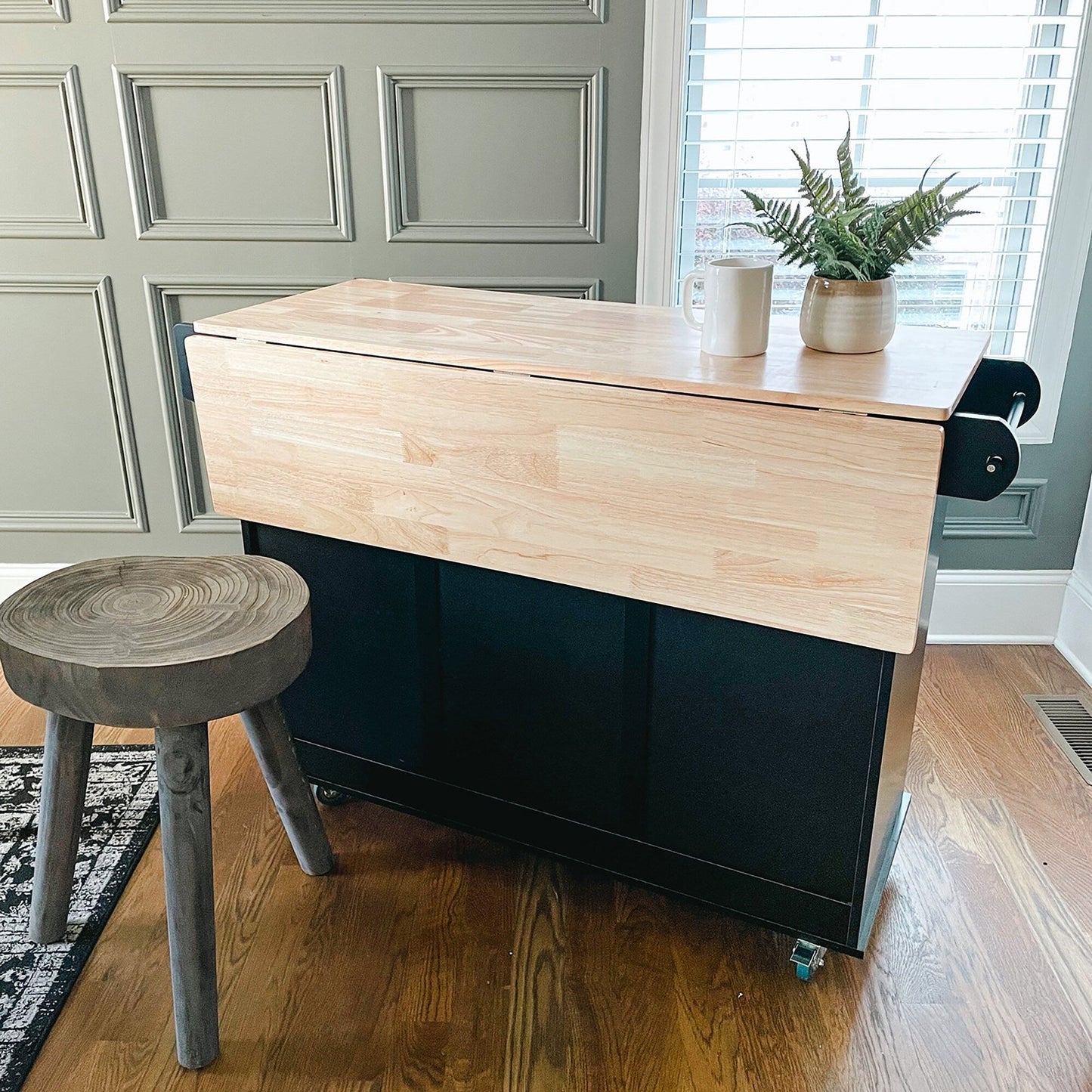 Carrello da cucina Sophia &amp; William con ribaltina e piano in legno di caucciù, carrello da cucina con ruote e ampio mobiletto portaoggetti