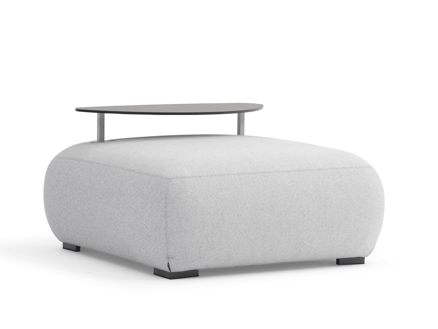 Madi Ottaman con tavolo