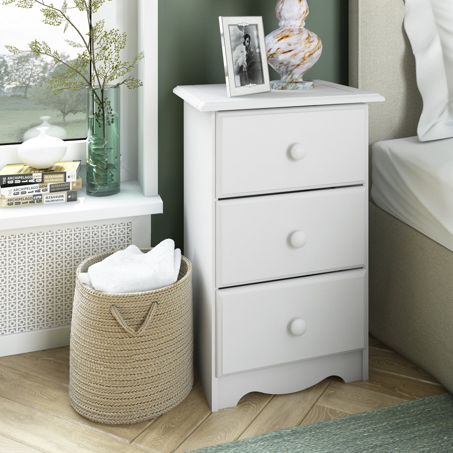 Comodino Palace Imports in legno massello al 100% con 3 cassetti e pomelli in metallo o legno