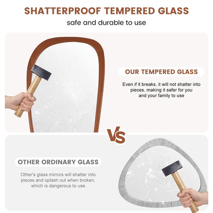 Specchio da parete asimmetrico a forma di ciottoli con cornice in pino