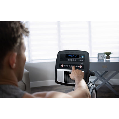 ProForm 750R; Vogatore con 5 display, supporto per tablet integrato e design salvaspazio