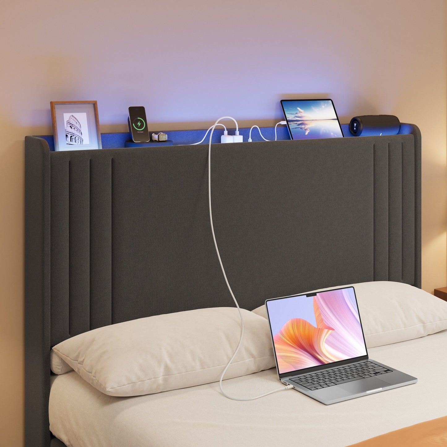 Letto imbottito con canali verticali queen/full e testiera wingback