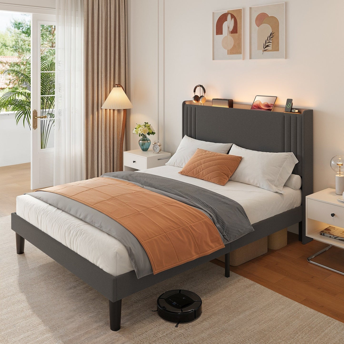 Letto imbottito con canali verticali queen/full e testiera wingback