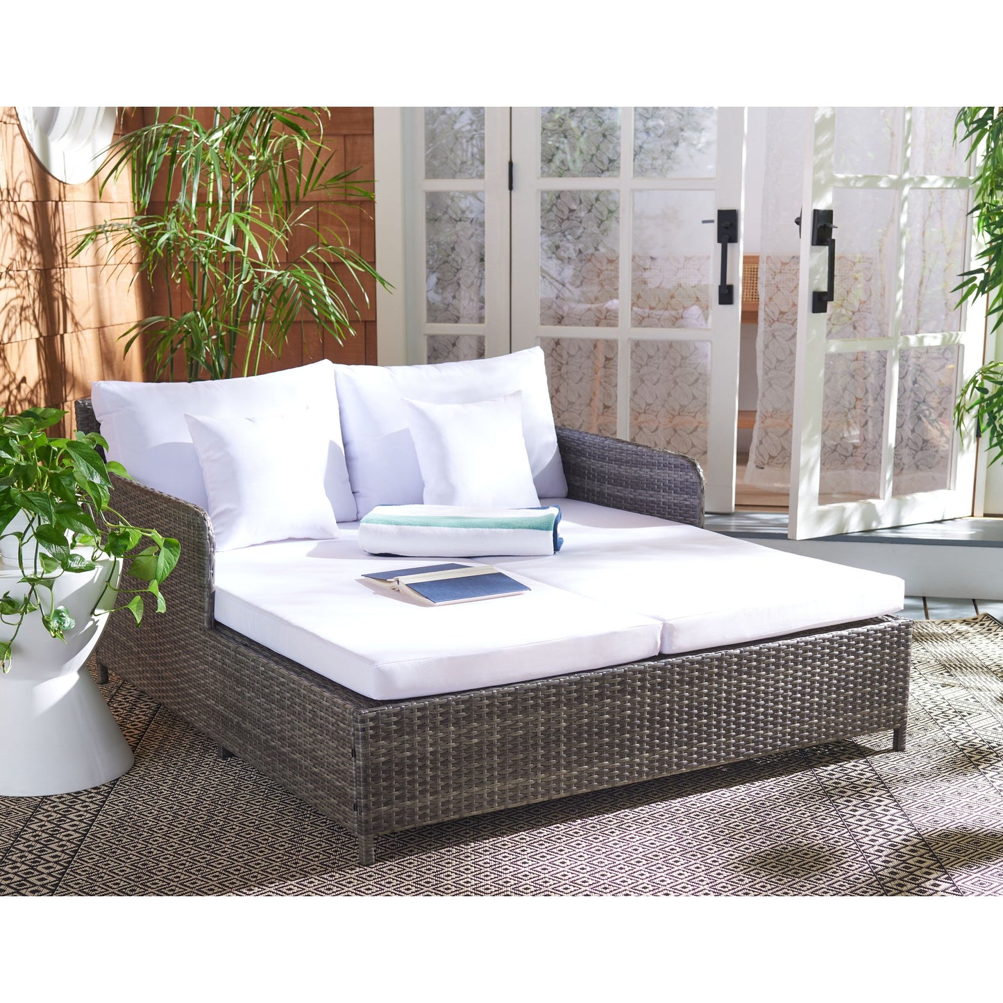 Divano letto da esterno in vimini Taniyah SAFAVIEH con cuscino e cuscini - 53L x 28P x 62A