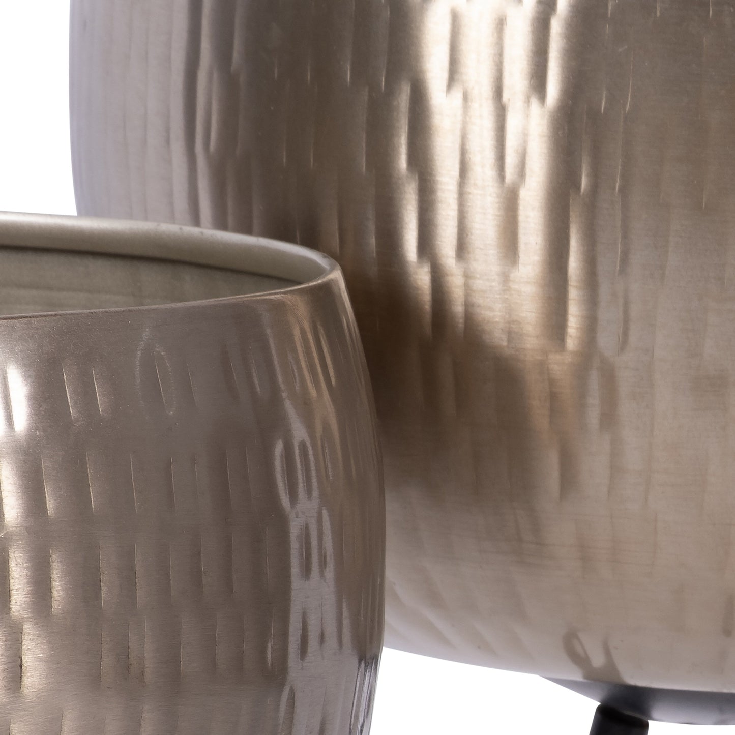 Sagebrook Home Set di 2 robuste fioriere in ferro su supporti moderni: trasforma il tuo spazio abitativo in un'oasi